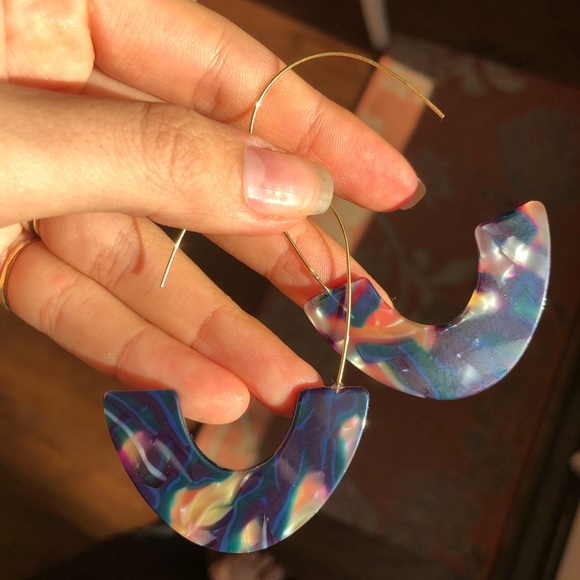 Marbled Acrylic Hoop Earrings - Picture 8 of 8